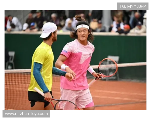 张之臻正拍直线得分展示状态：从场上到训练场的全景解码